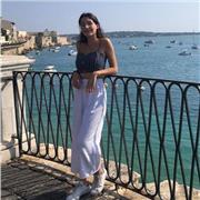 Sono una studentessa universitaria di Lingue e Letterature (inglese e russo) disponibile ad aiutare con i compiti ed a dare ripetizioni a bambini/e e ragazzi/e in tutte le materie umanistiche (no greco) e in matematica e fisica